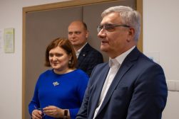 Jego Magnificencja, ks. prof. dr hab. Ryszard Czekalski (Rektor UKSW), Jolanta Białkowska (Dyrektor Biblioteki UKSW), dr Jakub Kowalski (Zastępca dyrektora Biblioteki UKSW). (fot. Bogna Juchnowicz)