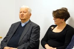 Jego Magnificencja, ks. prof. dr hab. Roman Bartnicki (pierwszy rektor UKSW), dr hab. Małgorzata Wrześniak, prof. UKSW (dyrektor Instytutu Nauk o Kulturze i Religii na WNH). (fot. Tomasz Białkowski)