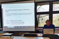 Prelekcja połączona z prelekcją dra Macieja Matrasia „Dezynfekcja jako metoda zabezpieczenia zasobów bibliotecznych” (fot. Marcin Michalski)