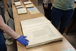 Tydzień Jakości Kształcenia w Bibliotece - wystawa wybranych książek oraz starodruków z kolekcji (fot. Marcin Michalski)