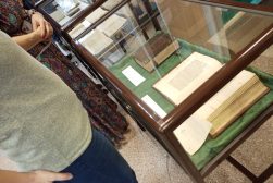 Tydzień Jakości Kształcenia w Bibliotece - wystawa wybranych książek oraz starodruków z kolekcji (fot. Marcin Michalski)