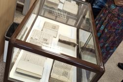 Tydzień Jakości Kształcenia w Bibliotece - wystawa wybranych książek oraz starodruków z kolekcji (fot. Marcin Michalski)